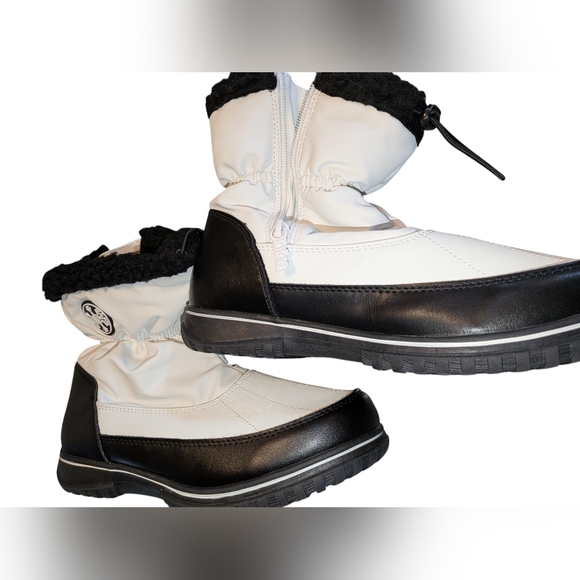 totes Shoes - Totes Waterproof NWT Thermolite Ariana White Booties Size 8
